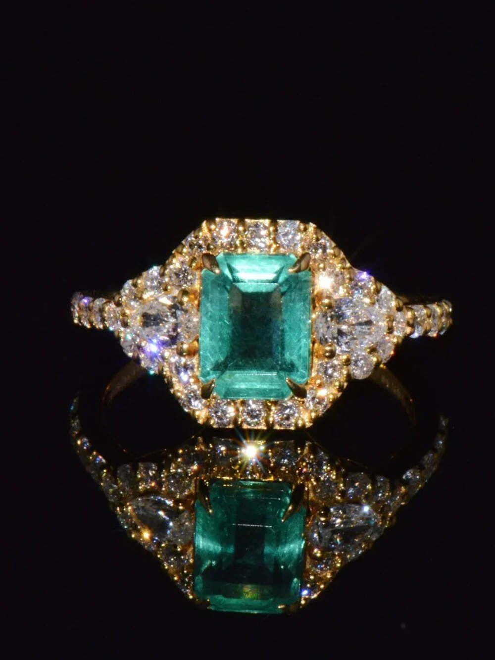Certified Natural 2.82CTS Emerald Diamond Solid 18K Yellow Gold Halo Ring